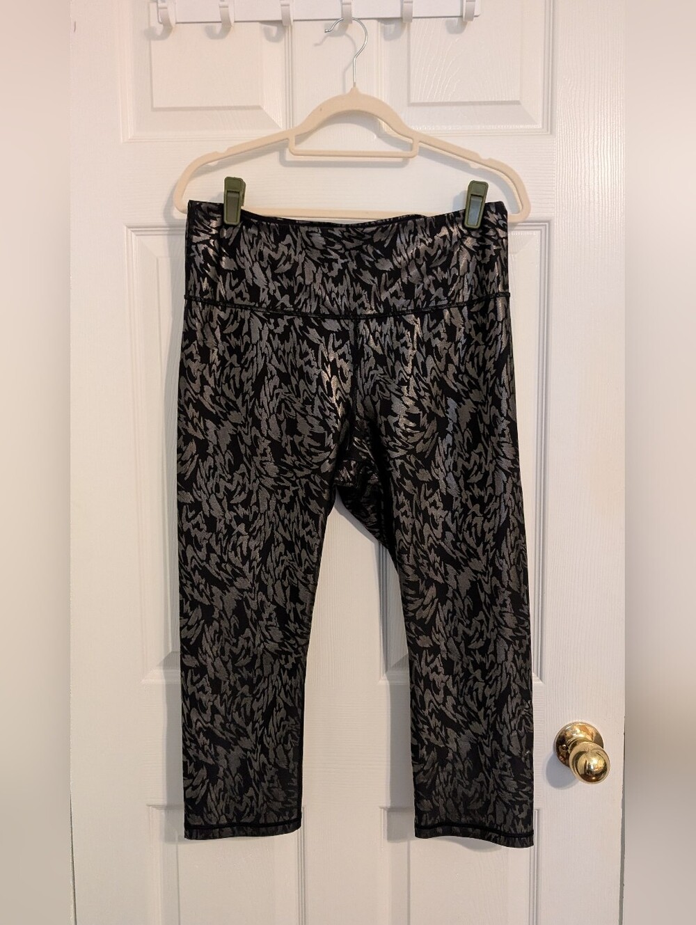Old Navy Black & Gray Patterned Capris